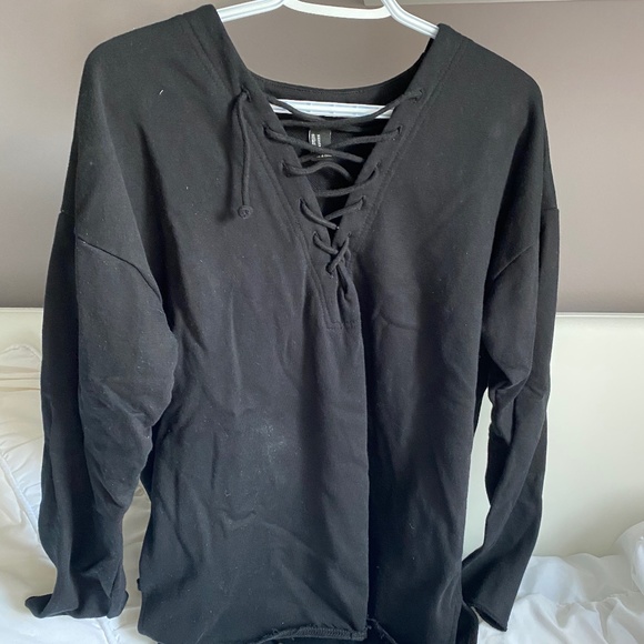 Black sweater - Picture 1 of 3